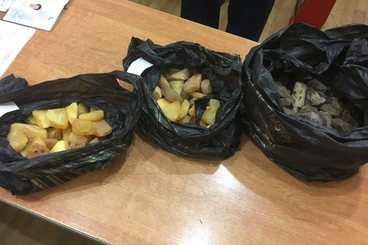 Вже й китайці долучилися до бурштинового промислу 
