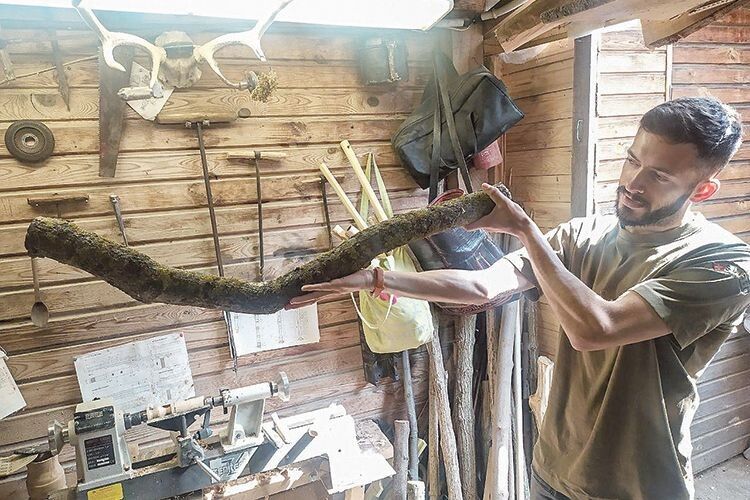 Лесин ясен не продасть: волинський майстер виготовляє з легендарного дерева дудки (Фото, відео)