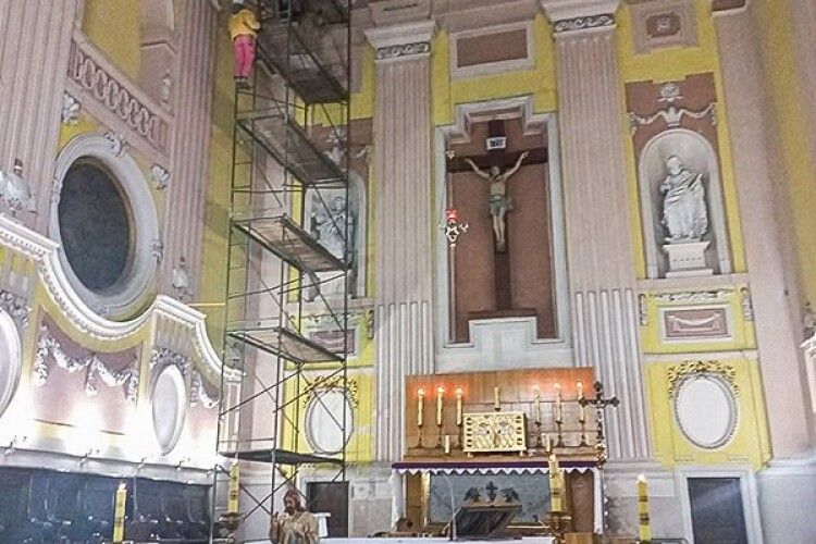 Фахівці провели розвідку в луцькому костелі