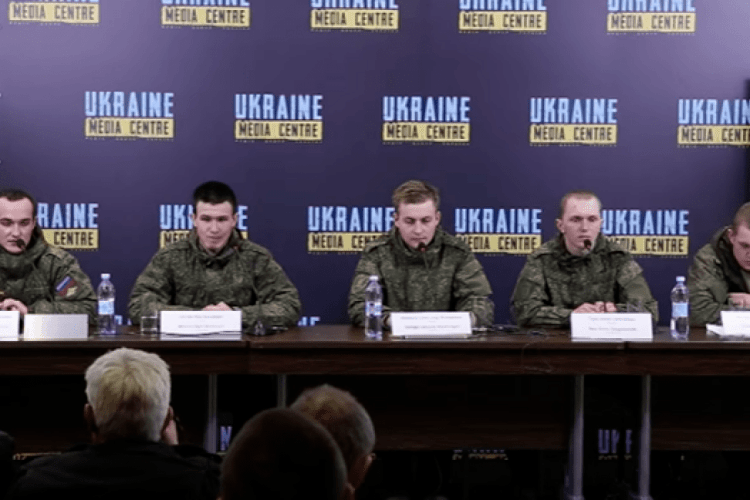 «Солдатами рухав страх перед смертю, що їх вб'ють свої ж»: російський полонений строковик розповів, як опинився на війні (Відео)