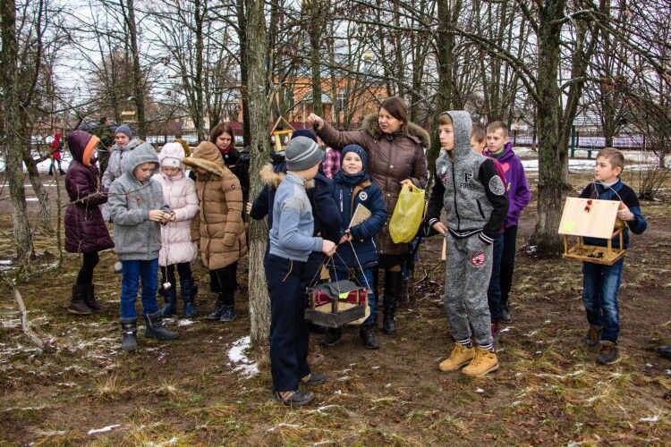 Волинян закликали не шкодувати сала для пернатих