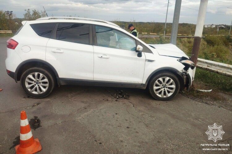 На Волині водій без прав і страховки вирішив «дозаправитися» алкоголем після ДТП