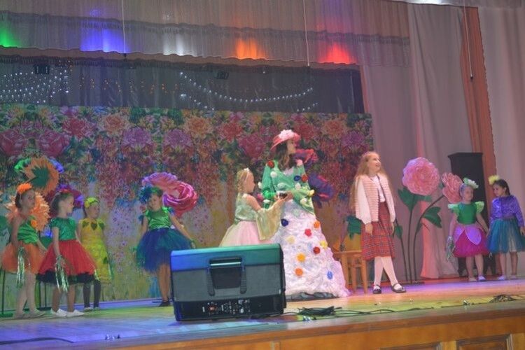 Прем’єра шоу-мюзикла «Снігова королева» зібрала аншлаг в ковельському народному домі «Просвіта»