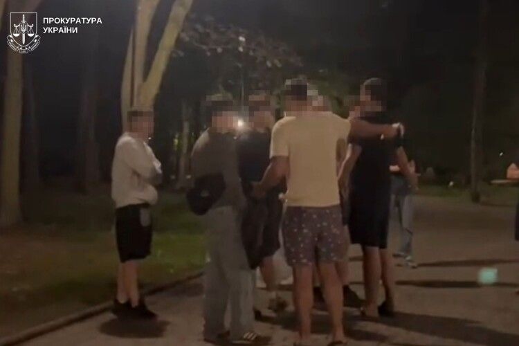 У парку Львова серед ночі ножем поранили 16-річного хлопця