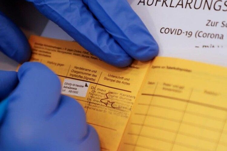 Оштрафували медсестру з Луцька, яка записала понад 140 фальшивих вакцинацій 