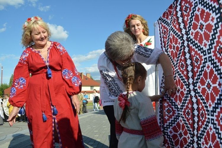 У Ковелі презентують рекордну вишиванку