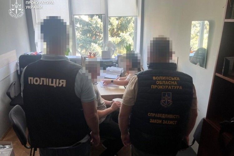 Фіктивна інвалідність за 8 тисяч доларів: трьом волинянам оголосили підозру за схему для ухилянтів