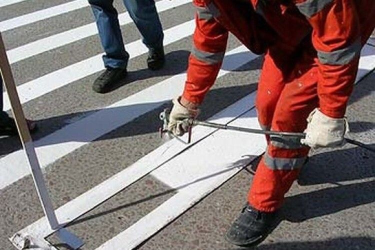 У місті на Волині витратять більше мільйона на розмітку доріг