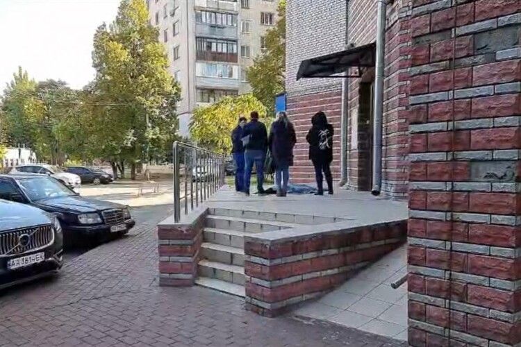 13-річна школярка випала з вікна багатоповерхівки
