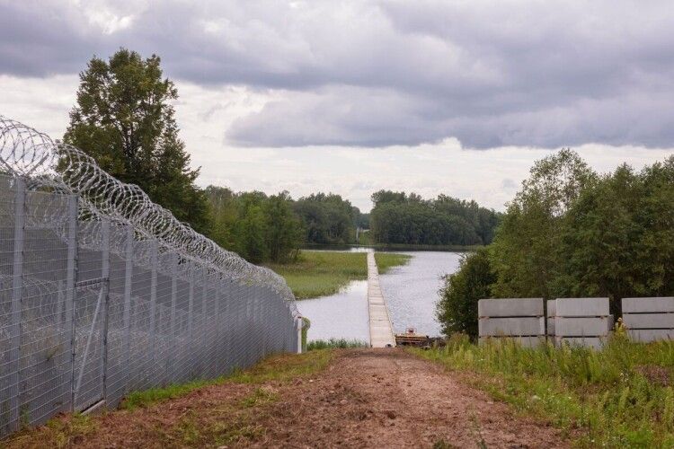 Латвія закриє пункт пропуску на кордоні з Білоруссю через хвилю мігрантів