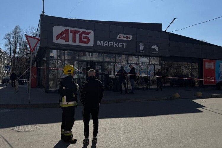 У Чернігові в супермаркеті «АТБ» вибухнув невідомий предмет: є постраждалі 