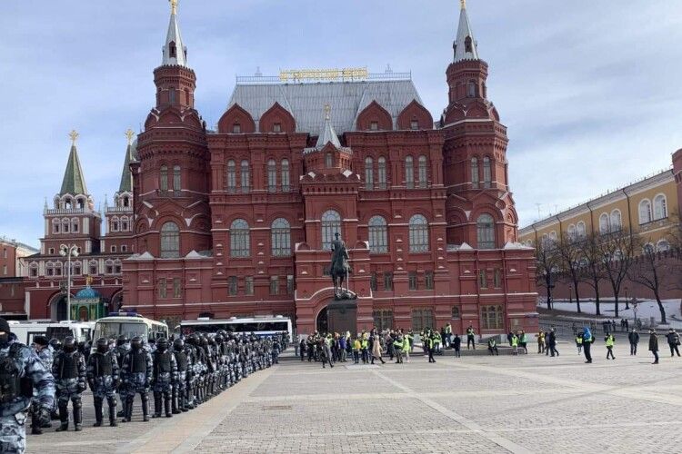 Навіть у центрі Москви лунає гімн України (Відео)