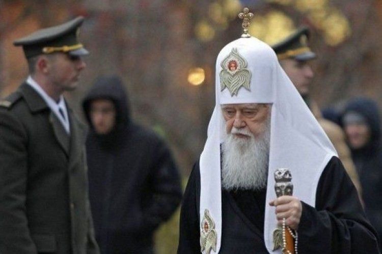 Порошенка просять зробити Патріархів Варфоломія та Філарета Героями України