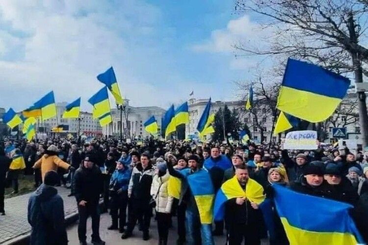 Люди не бояться: Херсонщина виходять на мітинги проти окупантів