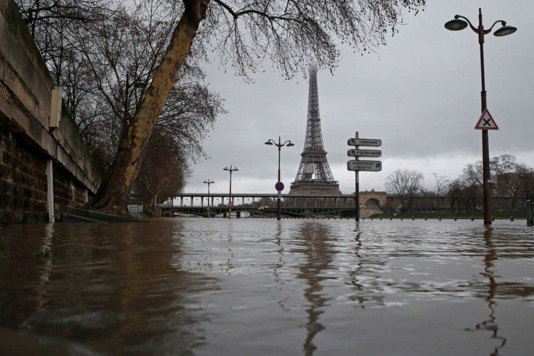 Париж потерпає від повені