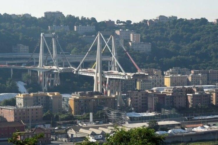 В Генуї знесли міст, під завалами якого минулого року загинули понад 40 людей (відео)