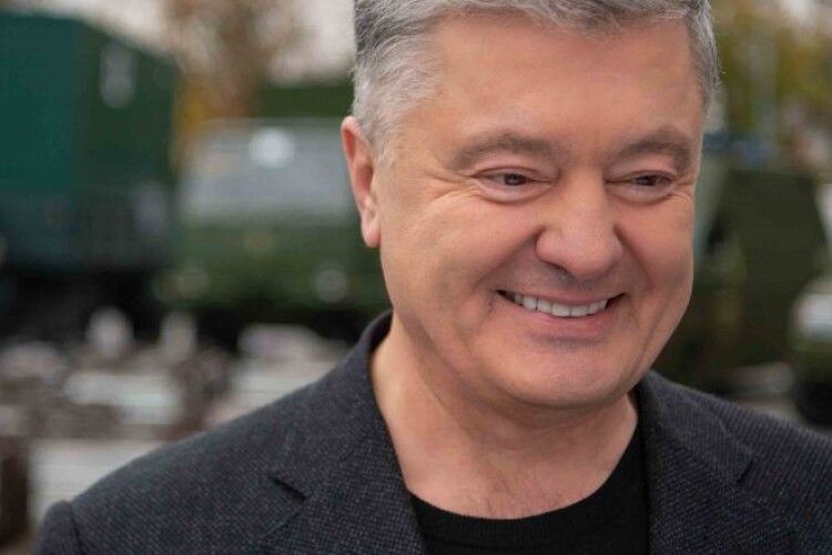 Порошенко показав «сюрприз», який від його імені передали окупантам на фронті