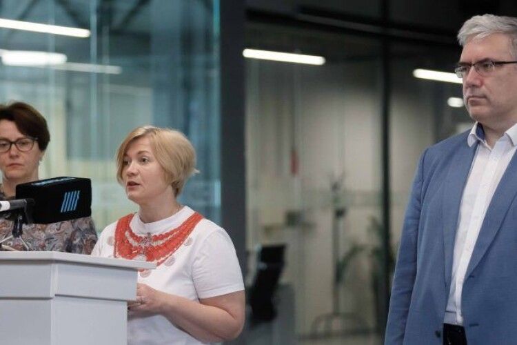 Без «розстрільних трійок»: «Європейська солідарність» ініціює зміни до законів про олігархів і КСУ