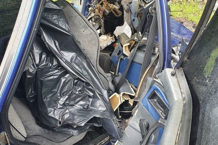 Авто стало металобрухтом: у страшній ДТП загинули 2 людини (Фото)