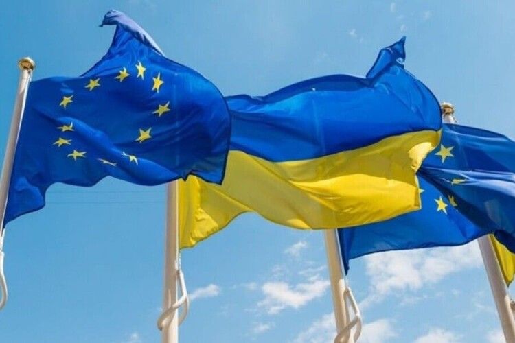 Єврокомісія закликала українську владу розв’язати питання з відключеними телеканалами