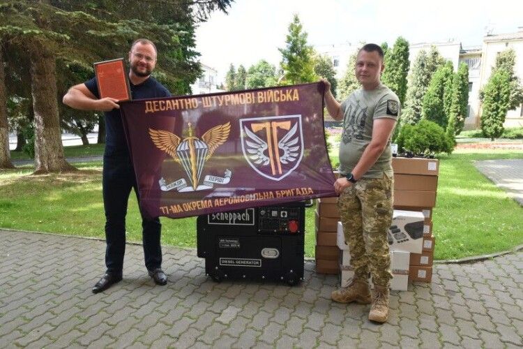 Волинським захисникам на фронт передали квадракоптери, генератор та станцію РЕБ