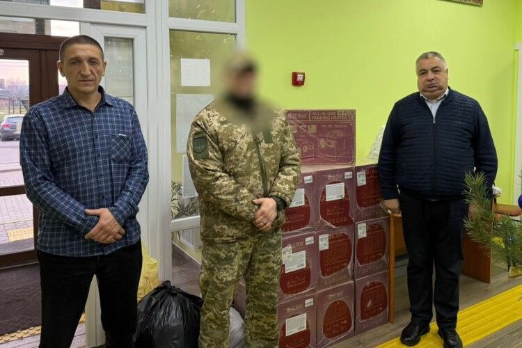 Як у громаді на Волині дбають про тепло для воїнів на передовій