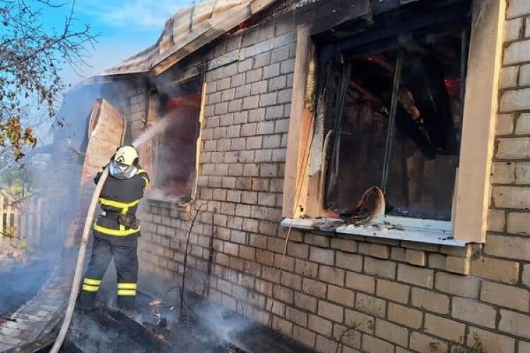 На Волині горіли дачний та житловий будинки