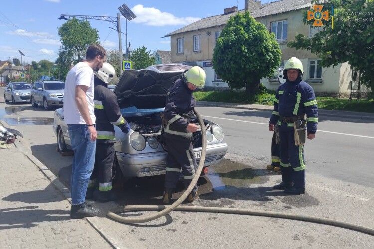 У Горохові біля автостанції загорівся автомобіль