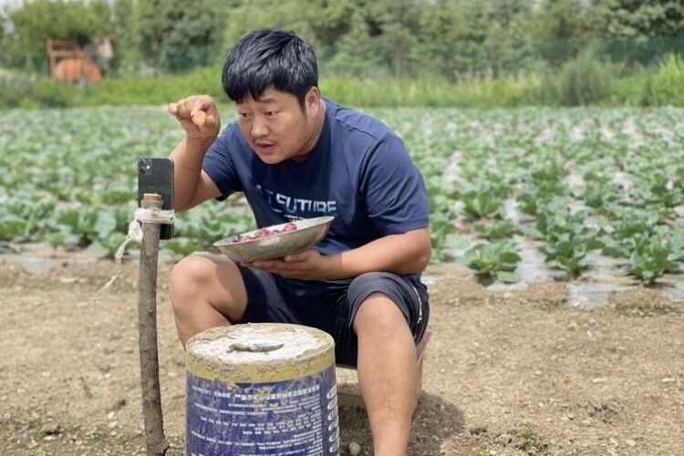 Чому китайські фермери заробляють мільйони на прямих ефірах у соцмережі