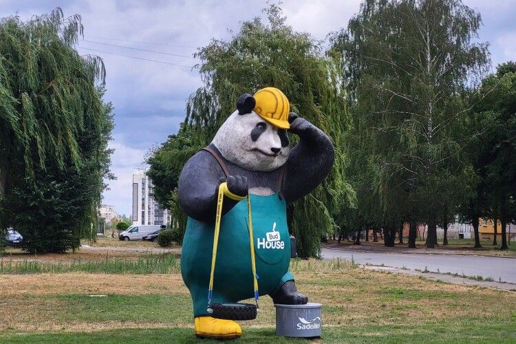 У місті на Волині з'явився велетень, який одразу потрапив до Книги рекордів України (Фото)