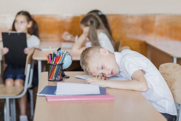 Вчені заявляють, що заняття у школах починаються надто рано 