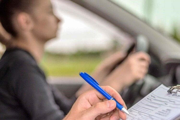 Автошкола зручного розташування: де вчитися водити у Києві на Троєщині без зайвих витрат часу