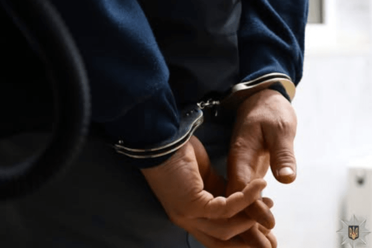 У Луцьку посеред білого дня грабіжник залишив пенсіонера без грошей