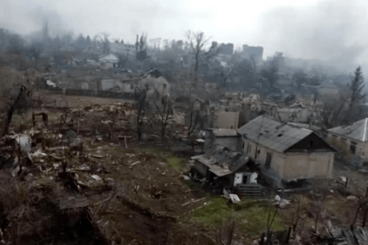 «Росія стирає Попасну з карти»: дрон зняв знищене окупантами місто на Луганщині (Відео)
