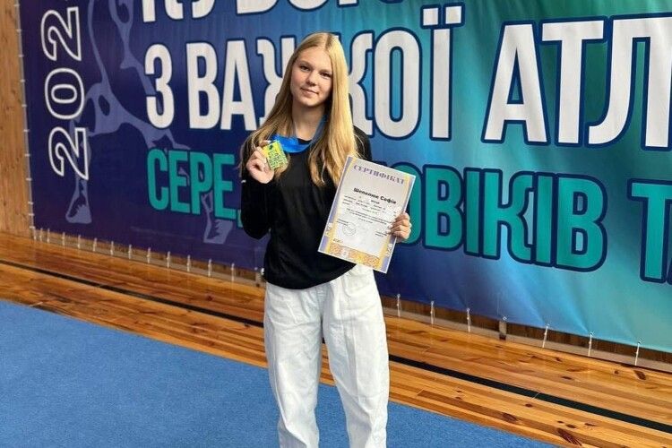 Юна спортсменка з Волині взяла «золото» на Кубку України з важкої атлетики 
