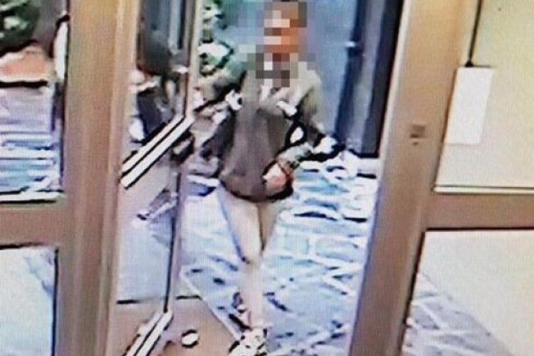 У Парижі жінка зґвалтувала та вбила 12-річну дівчинку: тіло знайшли у валізі
