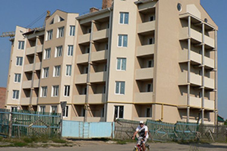 СПРАВУ ДОВГОБУДУ ЗРУШИЛИ З МІСЦЯ