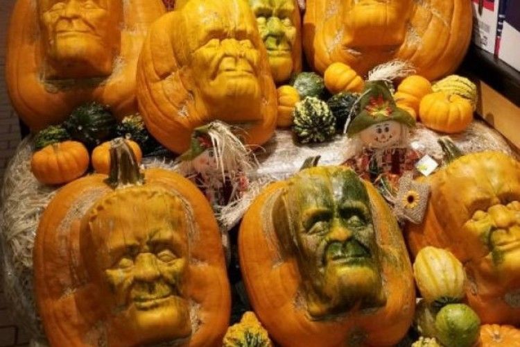 Фермер у США виростив моторошні гарбузи