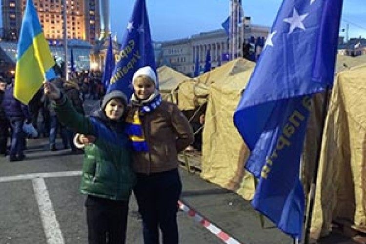 «МАЄМО І ДАЛІ ТРИМАТИСЯ РАЗОМ»*