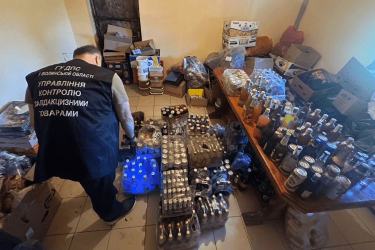 «Значна кількість»: на Волині податківці накрити точку з немаркованим алкоголем