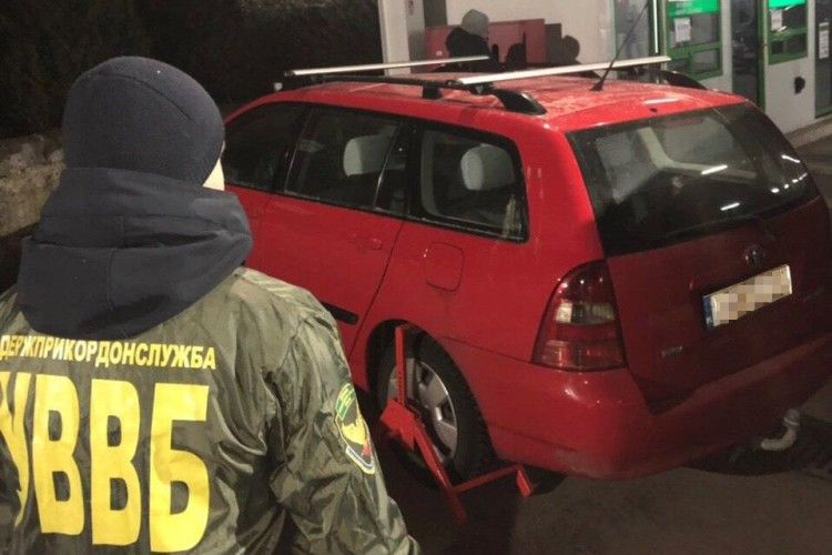Викрили схему незаконного ввезення в Україну автомобілів (Фото)