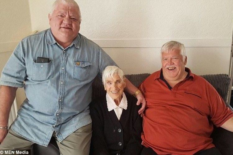 Померла 98-річна фанатка «Манчестер Юнайтед», у якої було 150 онуків, правнуків і праправнуків