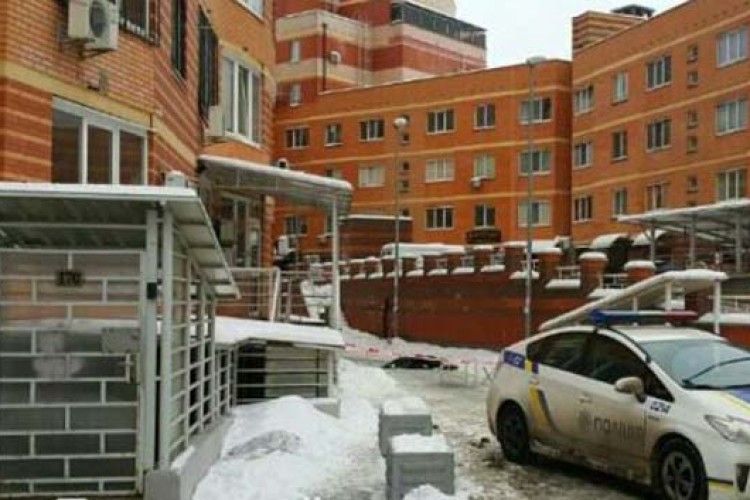 З’явилися версії, чому киянка викинула з вікна 3-річну дитину і стрибнула слідом за нею