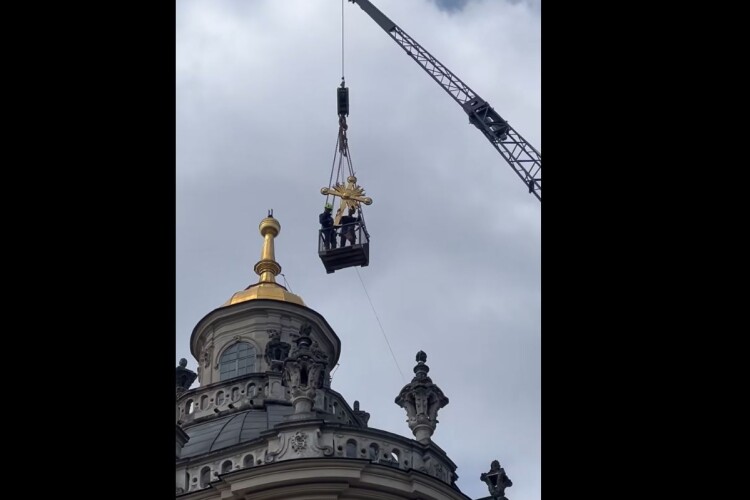 Чому зняли головний хрест із знаменитого собору Святого Юра?