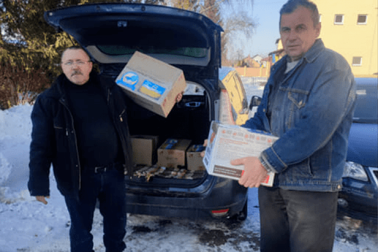 З Волині на фронт військовим відправили відремонтований автомобіль 