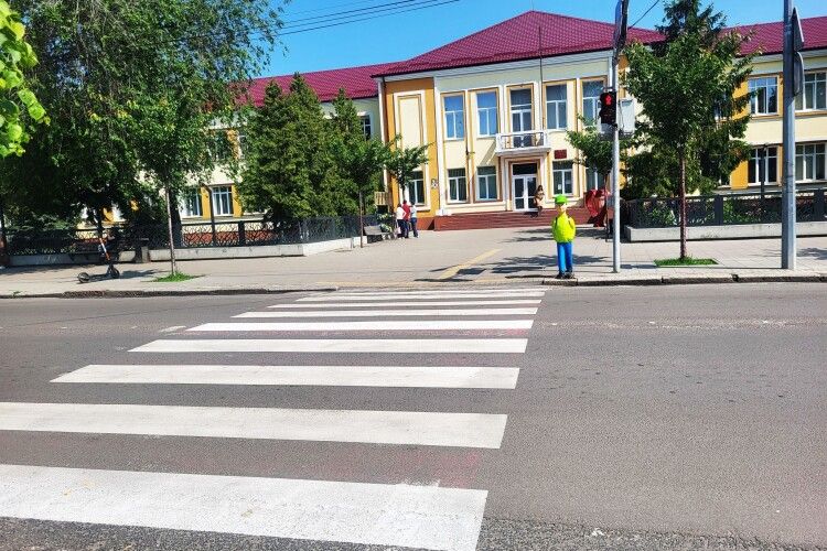 На 50 вулицях Ковеля оновлюють дорожню розмітку