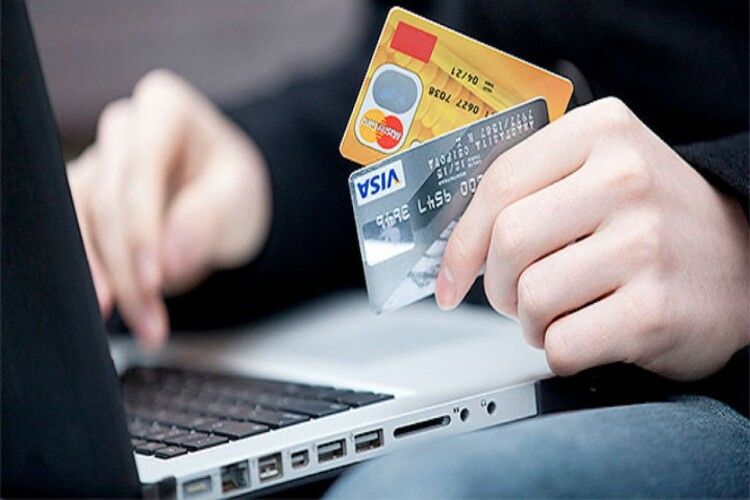 Будьте пильні: шахраї знімають гроші з карт за допомогою «нової послуги» від «Нової пошти»