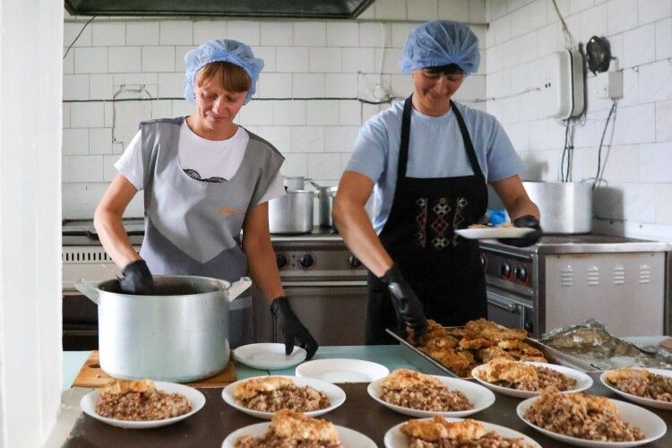 У громаді на Волині залучили приватних кухарів до шкільного меню