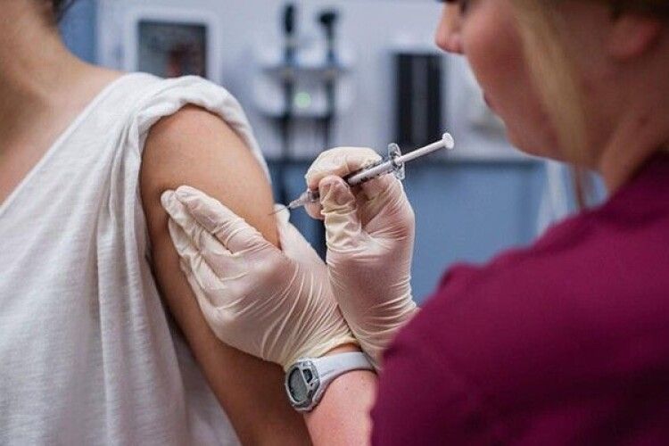 Перша вакцинація в Україні буде проходити під прицілом камер