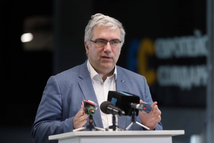 Влада не змогла за 90 днів зібрати достатньо підписів на підтримку санкцій проти Петра Порошенка